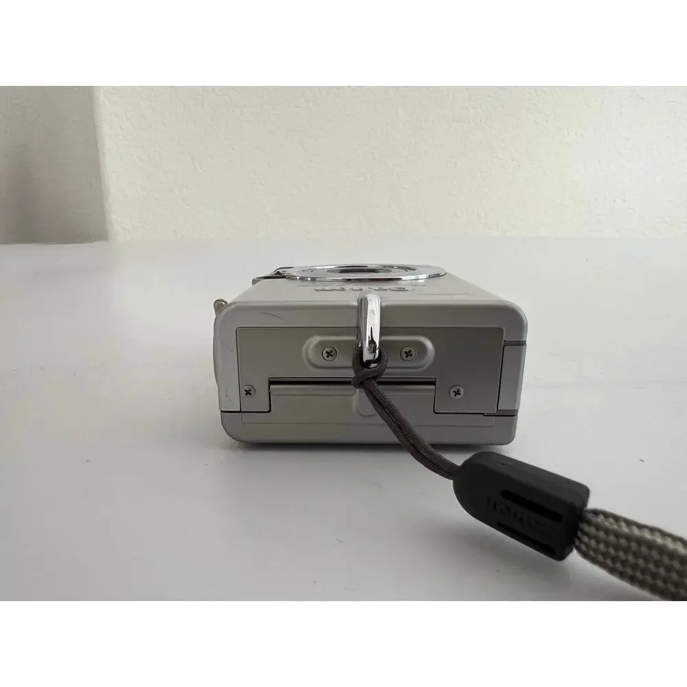 Canon PowerShot S400 Digital Elph Camera - Silver Extras UNTESTED Parts Only